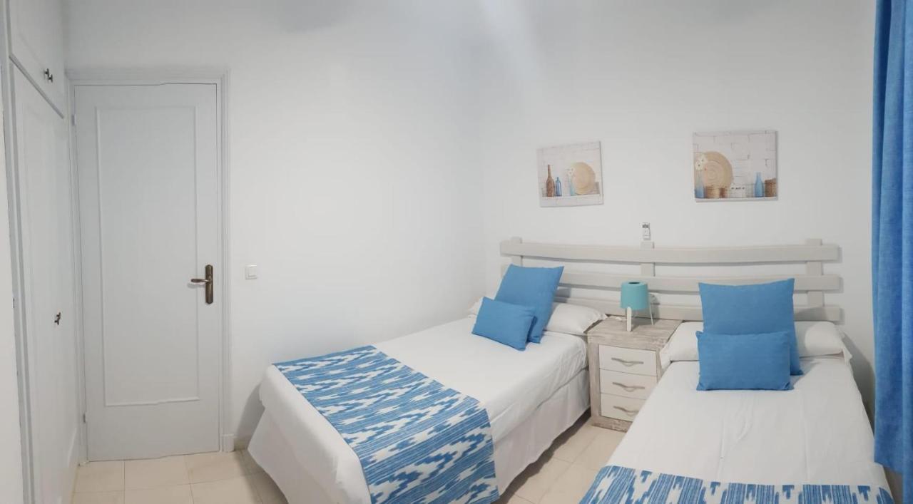Apartamentos Delfines Cala Blanca  Exterior photo